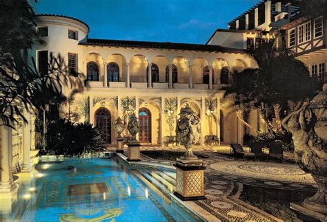 fotos de gianni's at the former versace mansion